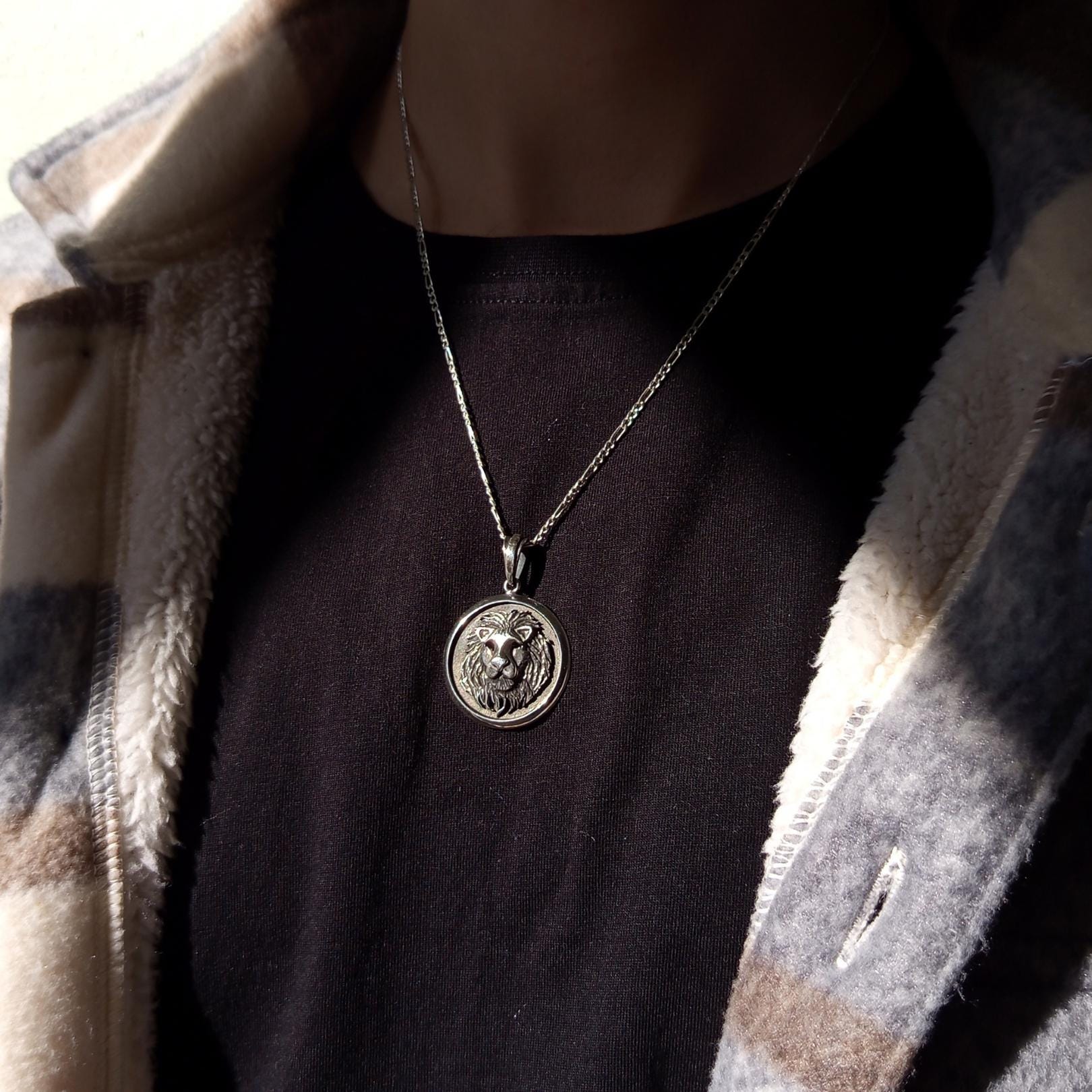 Men’s Lion Head Silver Medallion Necklace – Strength Symbol Pendant