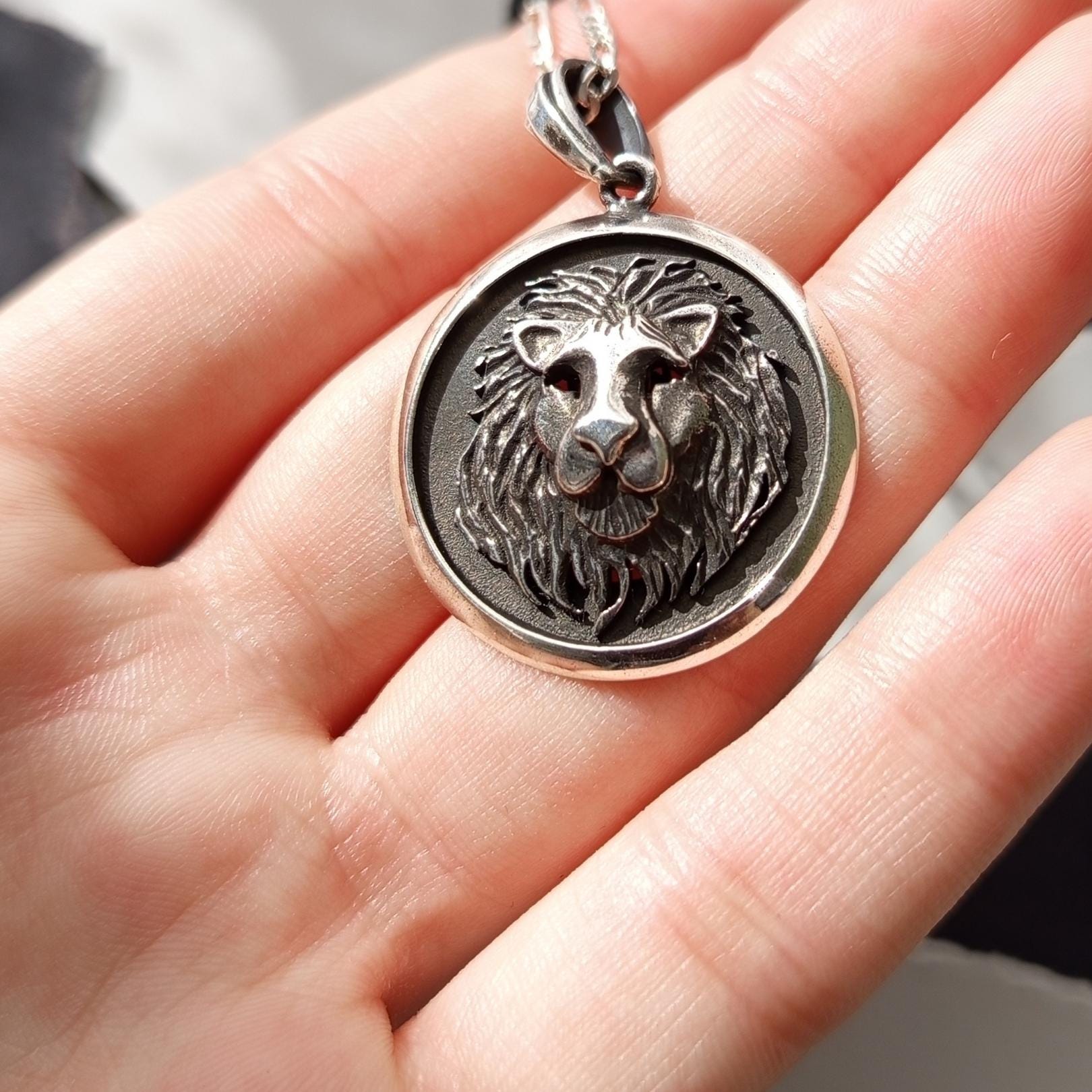 Men’s Lion Head Silver Medallion Necklace – Strength Symbol Pendant