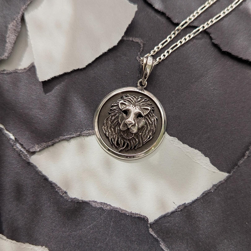 Men’s Lion Head Silver Medallion Necklace – Strength Symbol Pendant