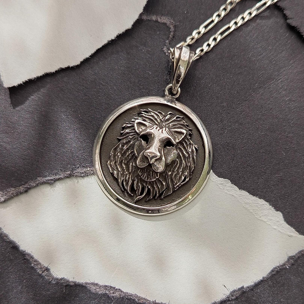 Men’s Lion Head Silver Medallion Necklace – Strength Symbol Pendant