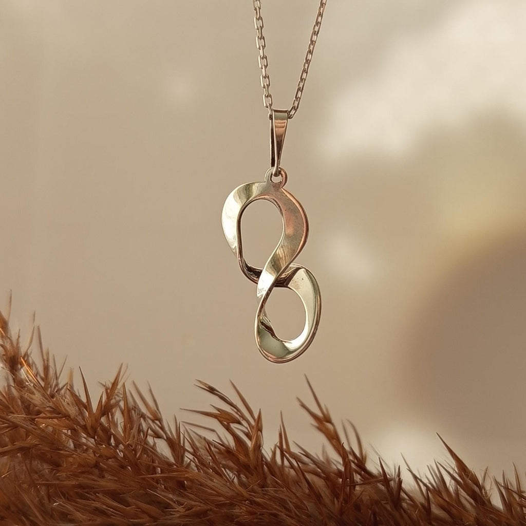 Modern Infinity Necklace in Sterling Silver – Symbol of Freedom & Inner Strength