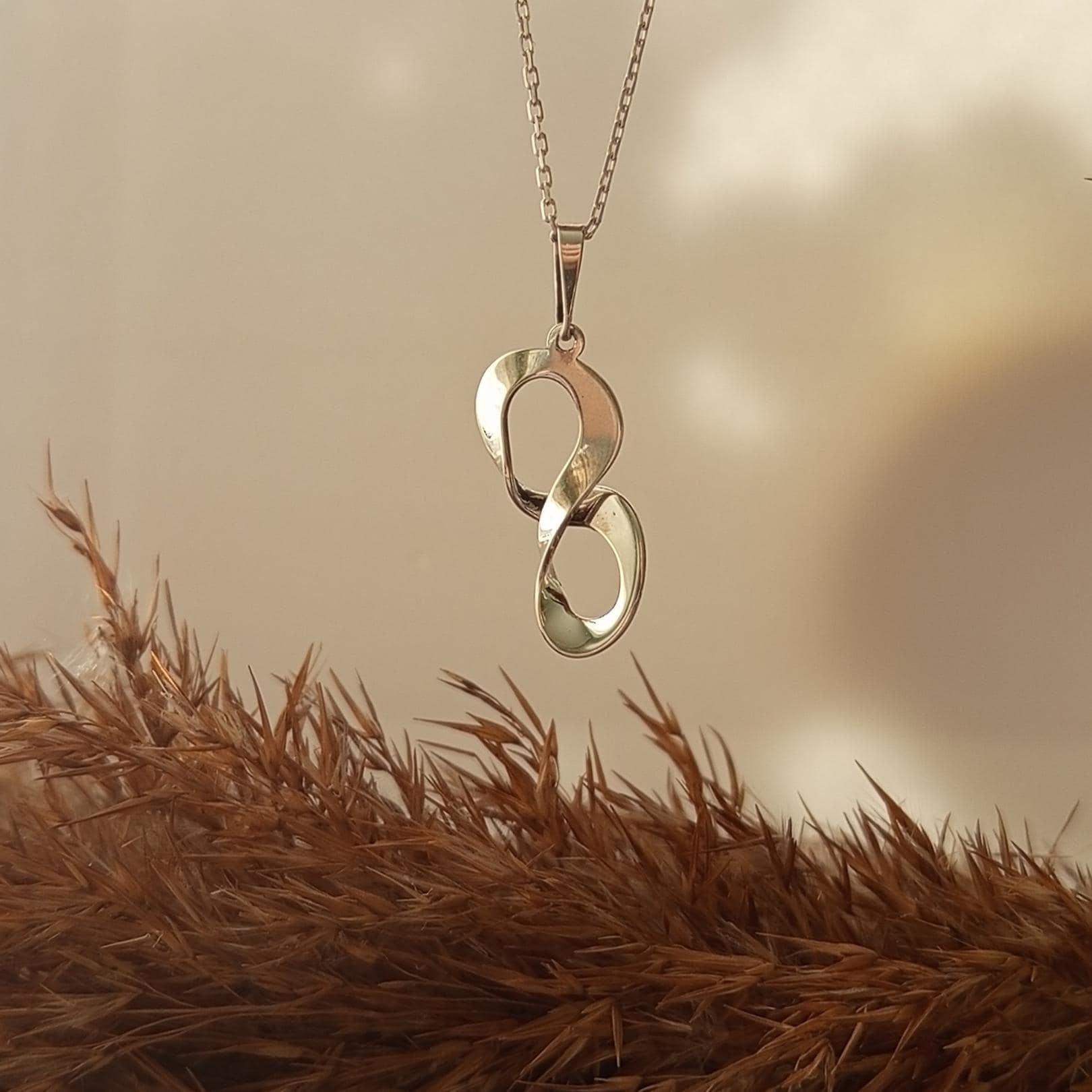 Modern Infinity Necklace in Sterling Silver – Symbol of Freedom & Inner Strength