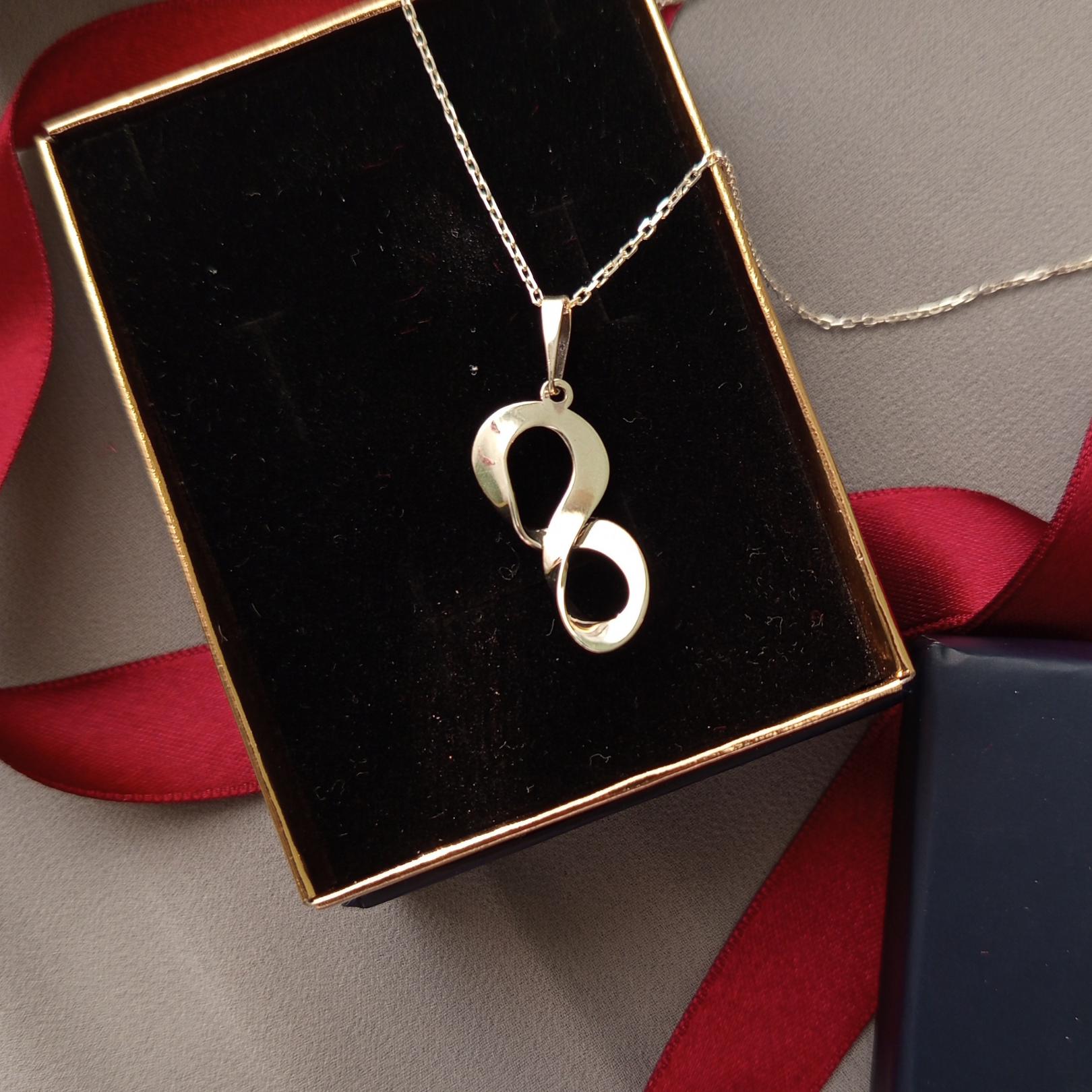 Modern Infinity Necklace in Sterling Silver – Symbol of Freedom & Inner Strength